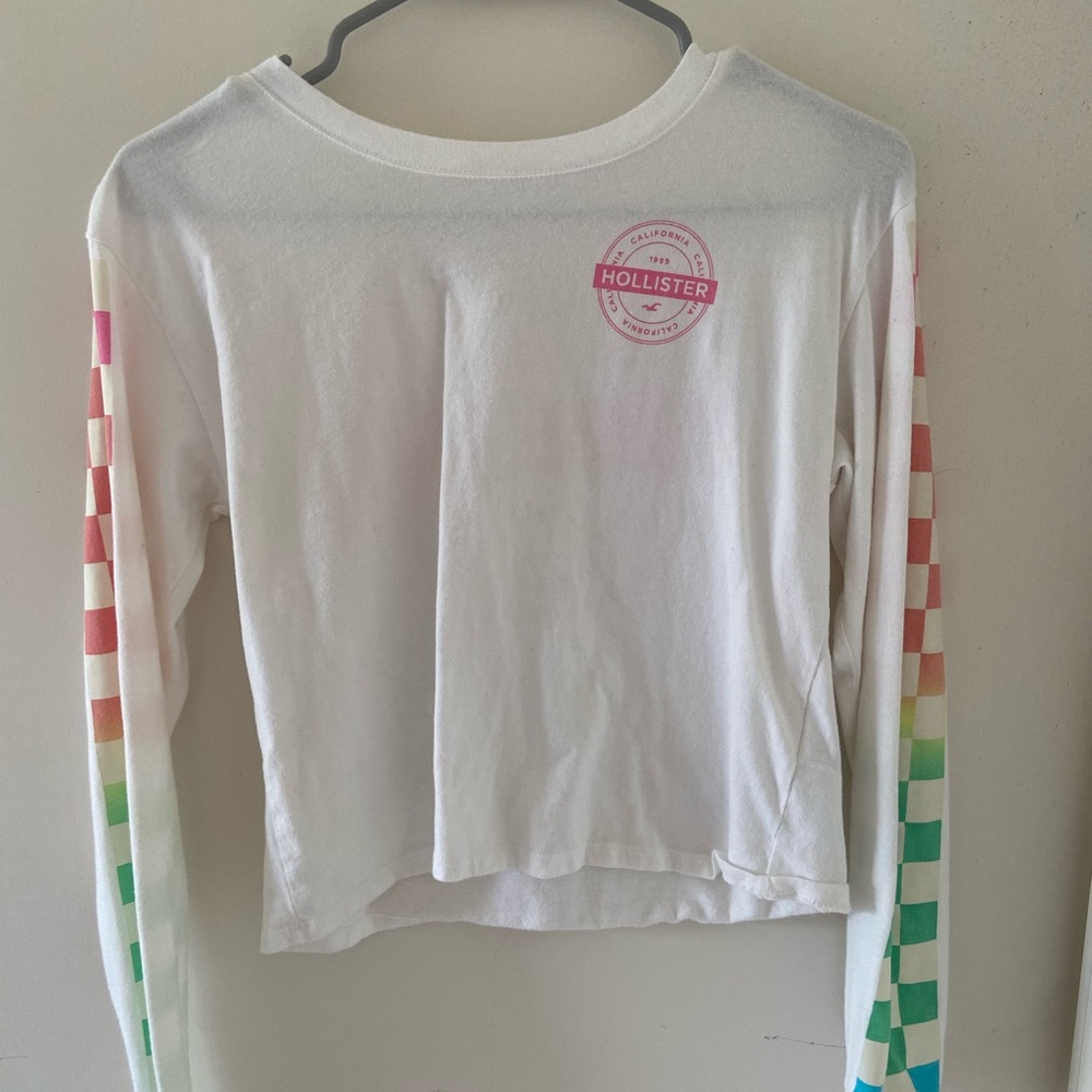 Hollister Long Sleeve Graphic Crop Top